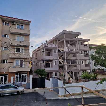 Guest House "Pisha" Durrës Buitenkant foto