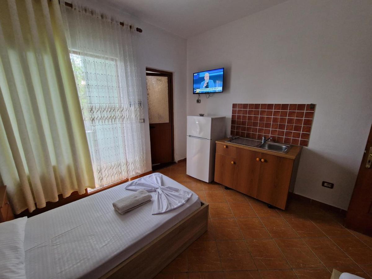 Guest House "Pisha" Durrës Buitenkant foto