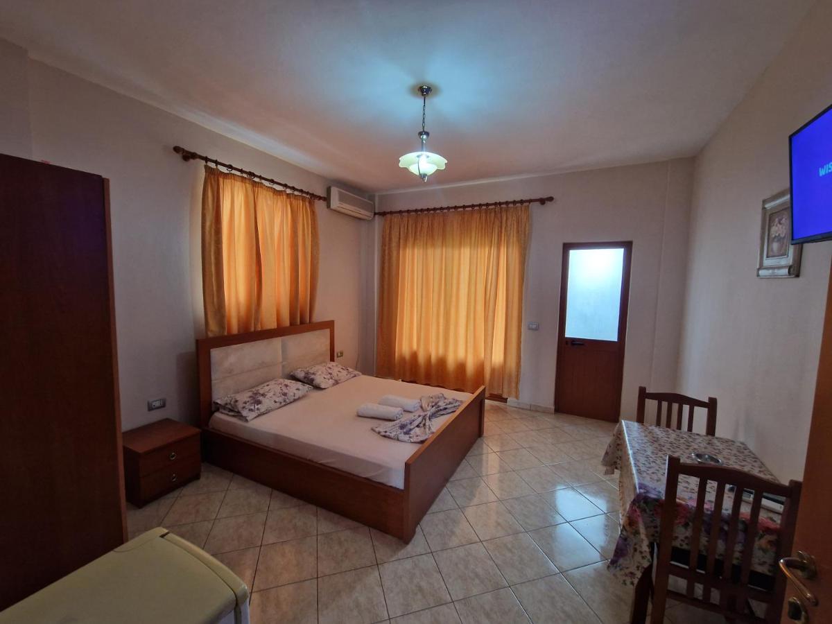 Guest House "Pisha" Durrës Buitenkant foto