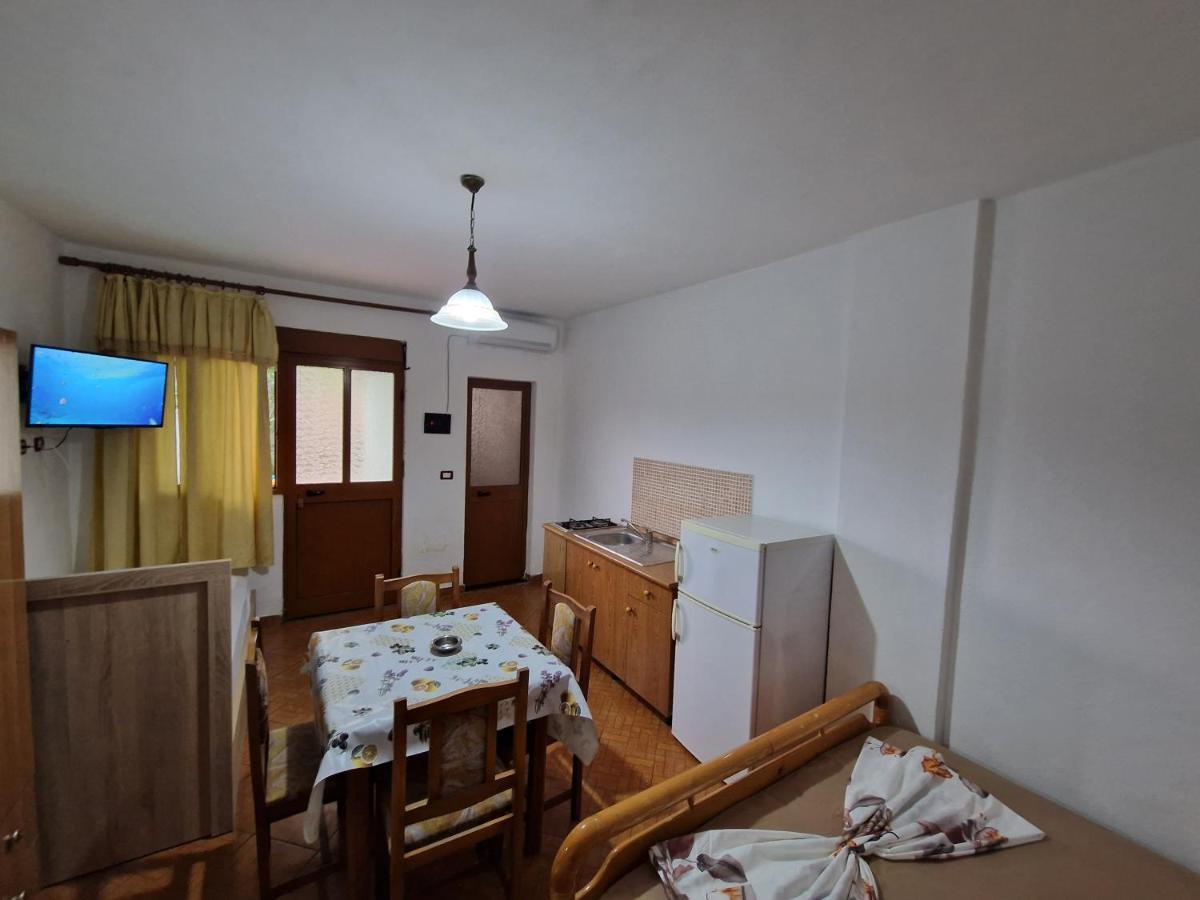 Guest House "Pisha" Durrës Buitenkant foto
