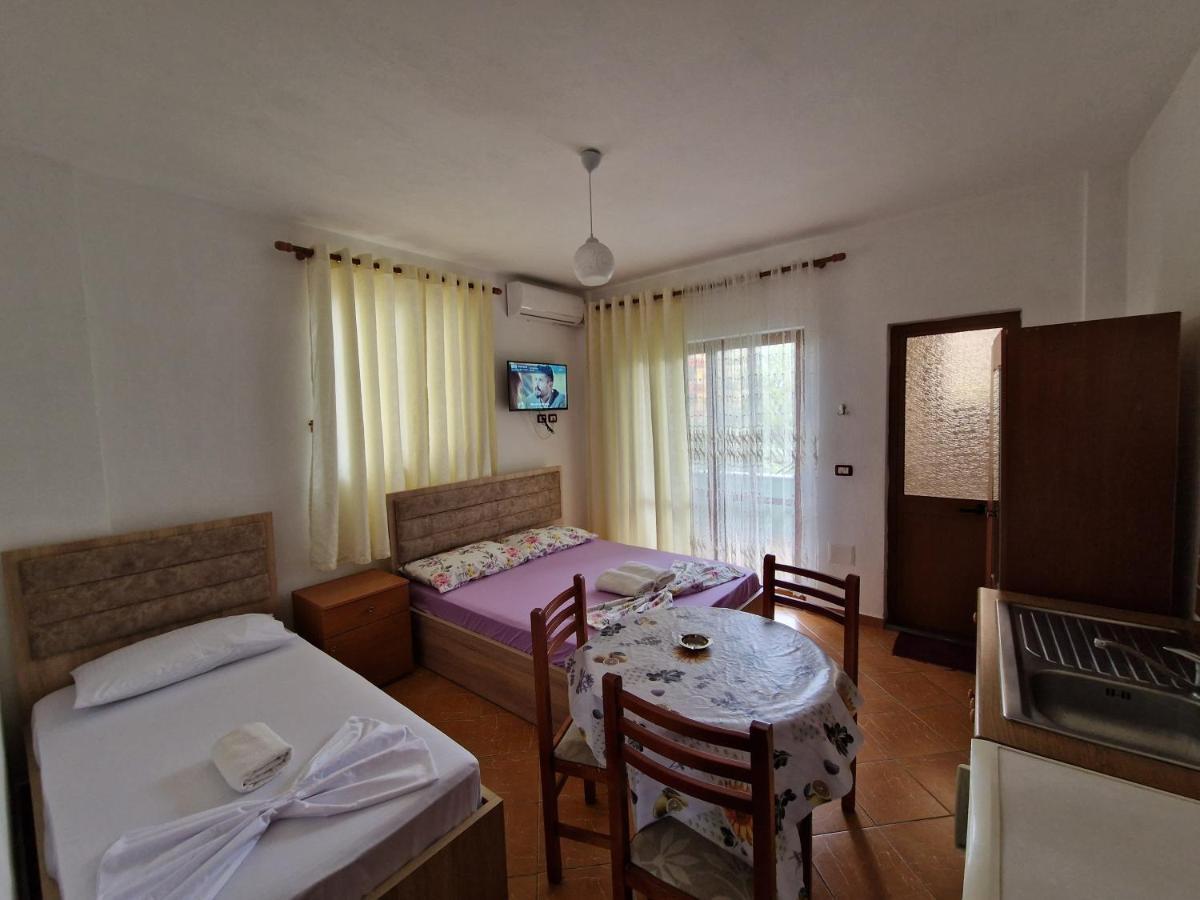Guest House "Pisha" Durrës Buitenkant foto