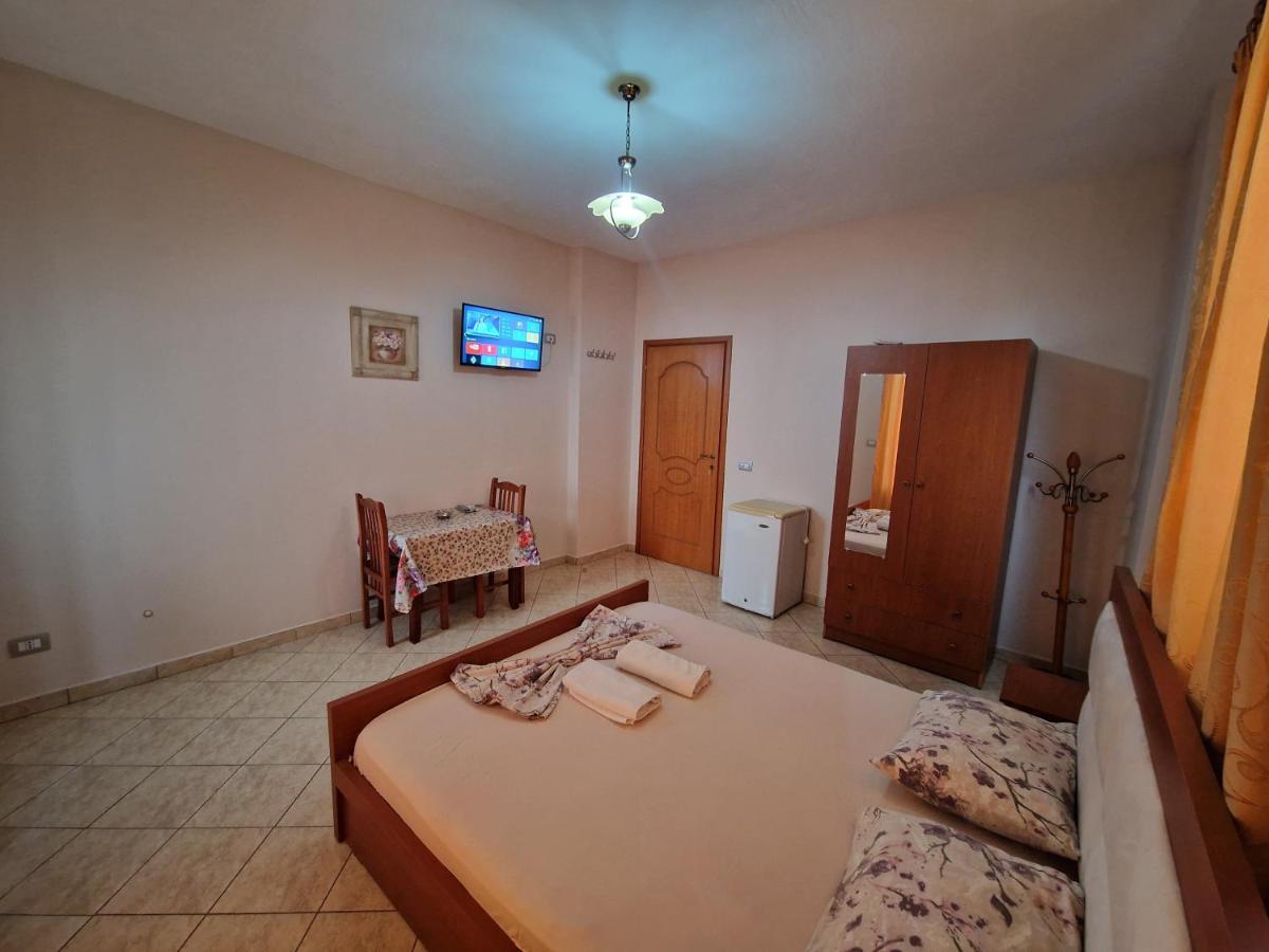Guest House "Pisha" Durrës Buitenkant foto
