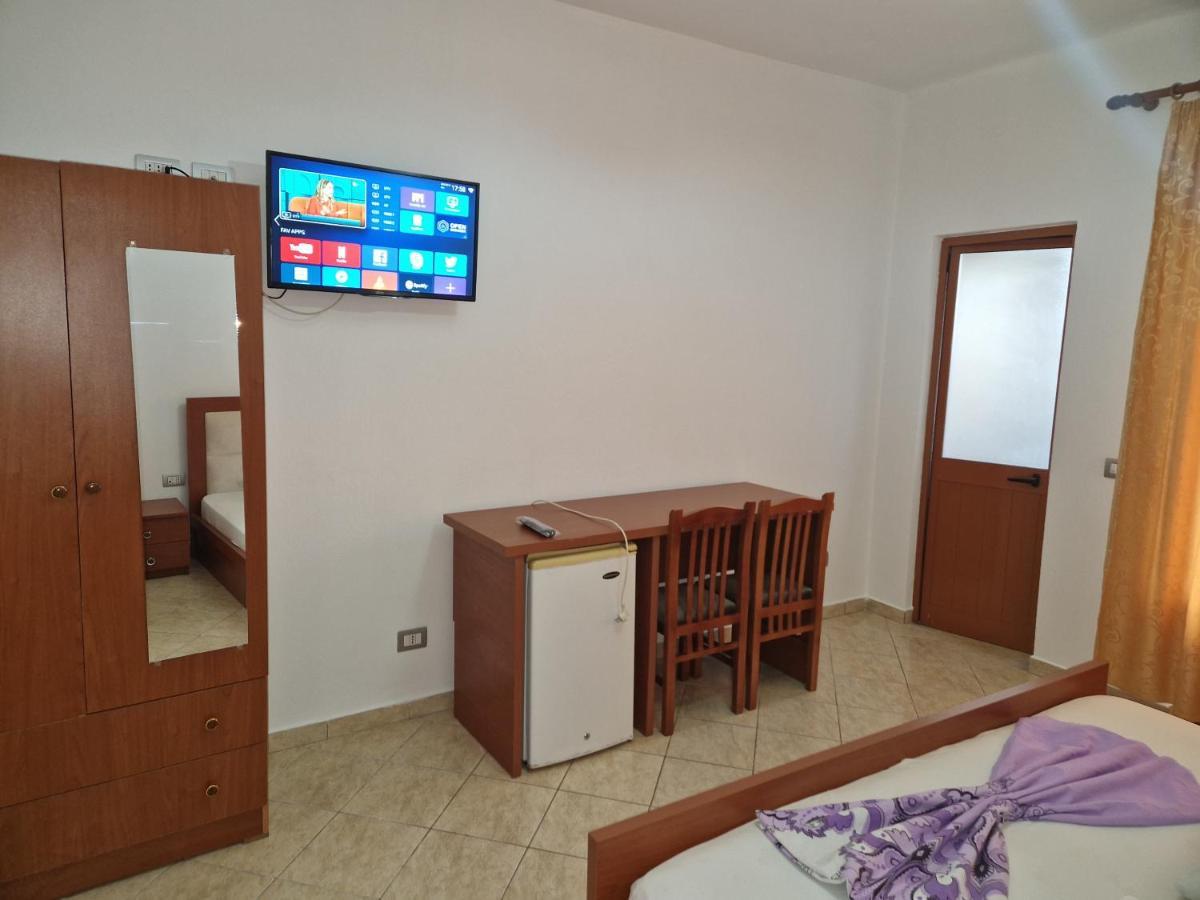 Guest House "Pisha" Durrës Buitenkant foto