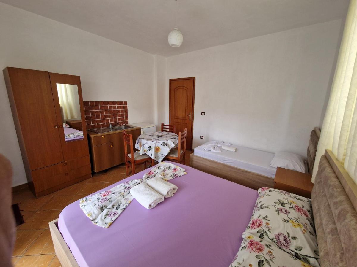 Guest House "Pisha" Durrës Buitenkant foto
