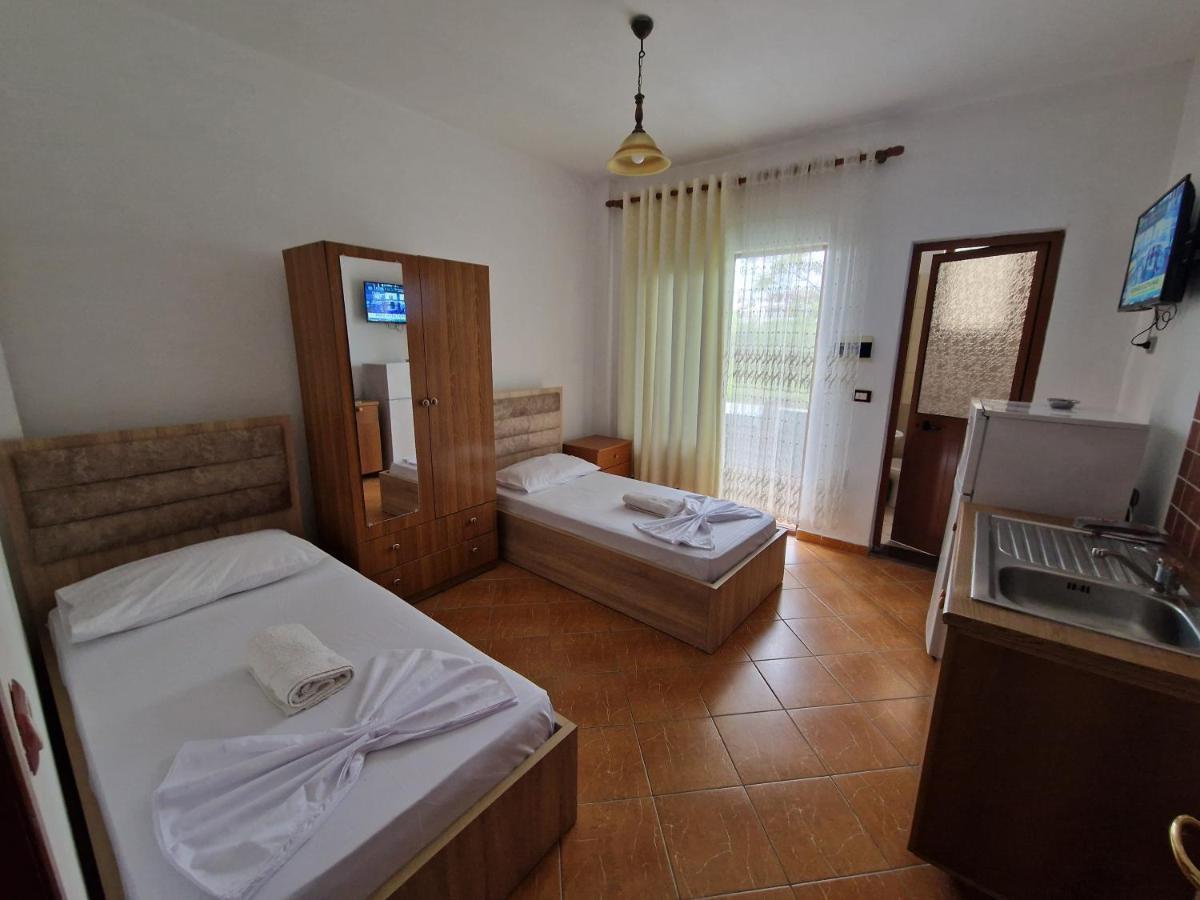 Guest House "Pisha" Durrës Buitenkant foto
