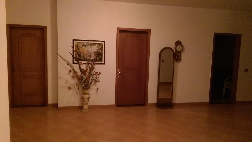 Guest House "Pisha" Durrës Buitenkant foto