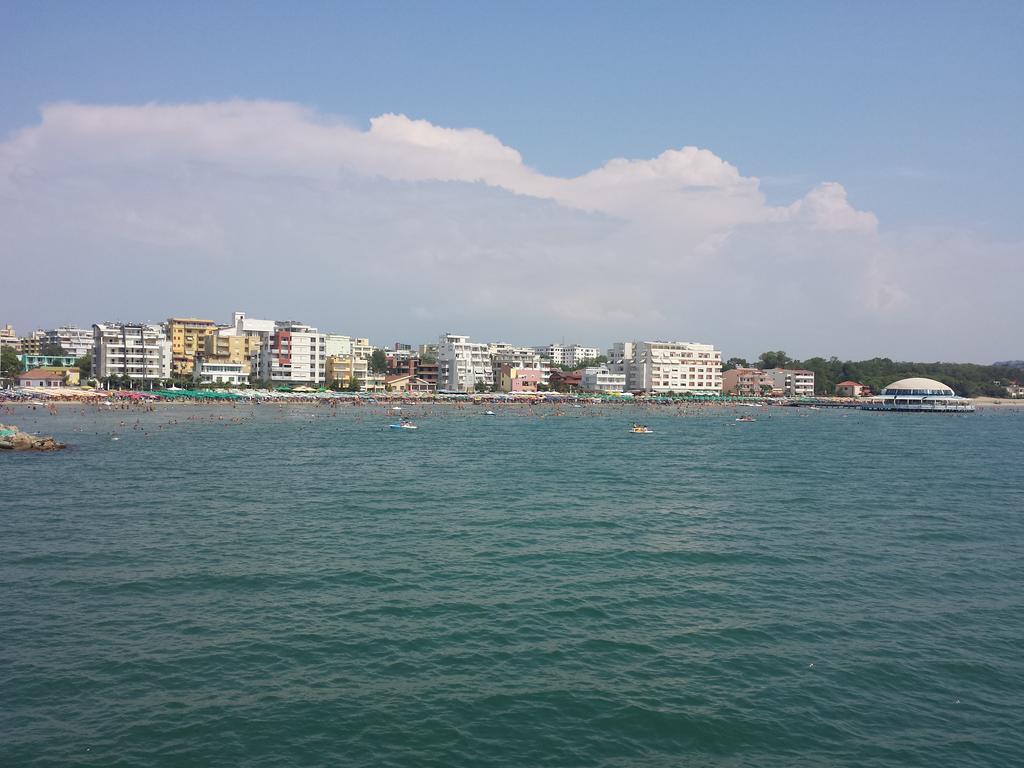 Guest House "Pisha" Durrës Buitenkant foto