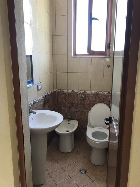 Guest House "Pisha" Durrës Buitenkant foto