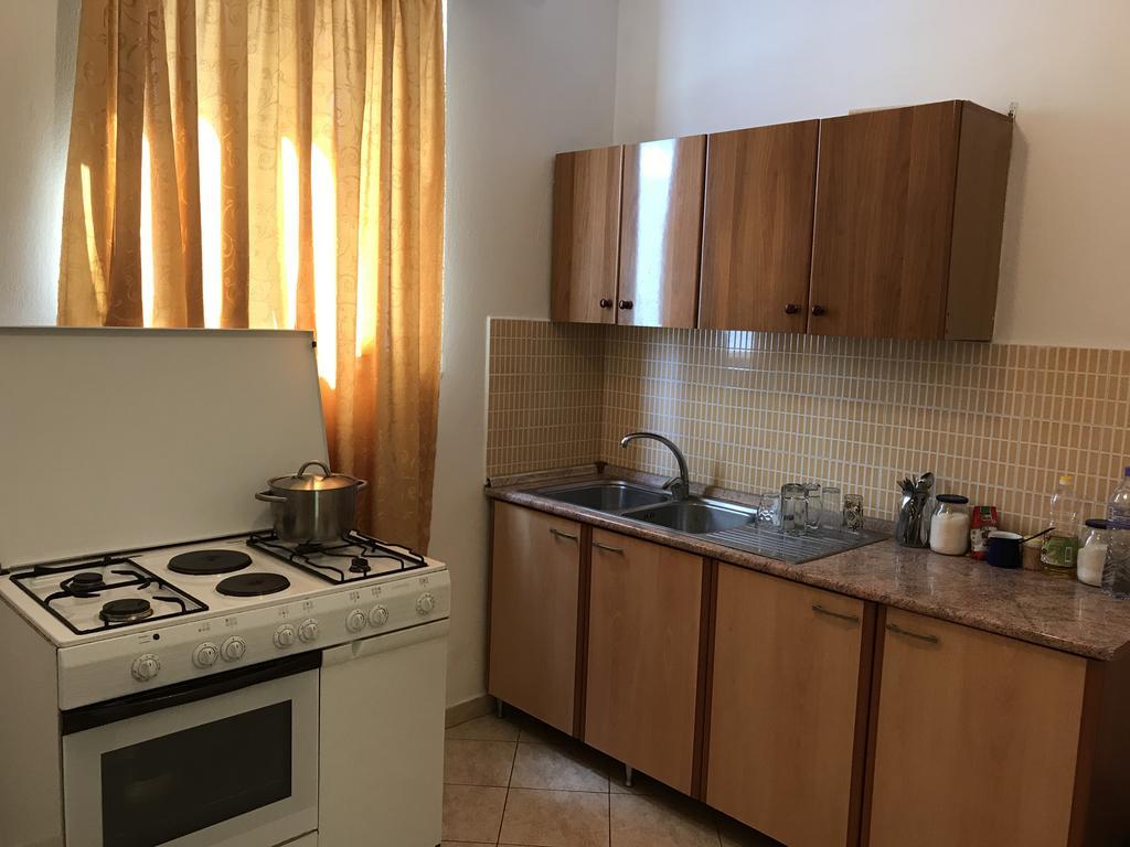 Guest House "Pisha" Durrës Buitenkant foto