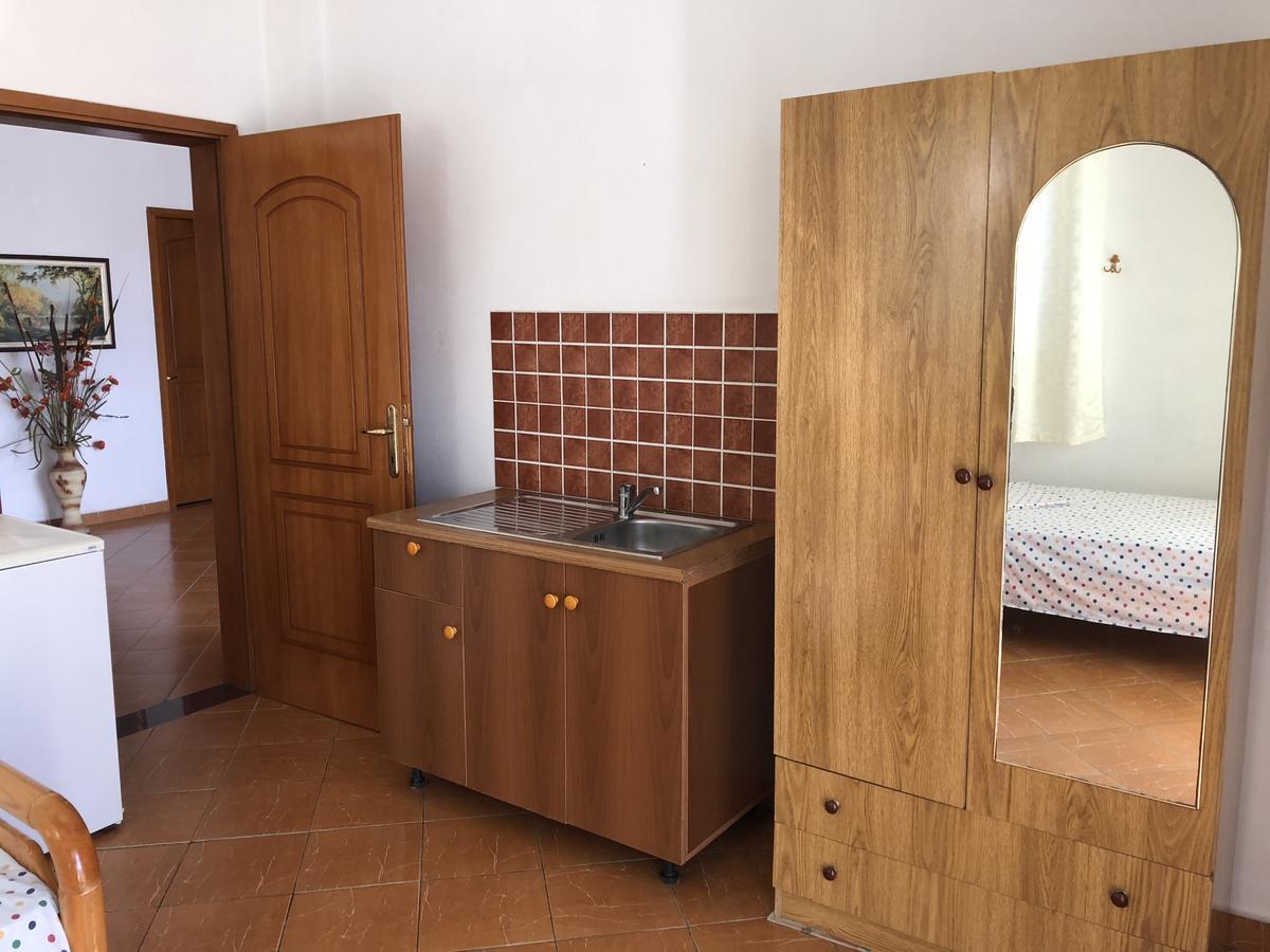 Guest House "Pisha" Durrës Buitenkant foto